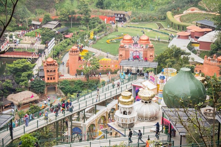 Pemandangan sebagian area tempat wisata Great Asia Afrika yang dapat kamu lihat dari dekat jalan menurun menuju area miniatur desa Korea Selatan, Bandung, Jumat (17/1/2020).